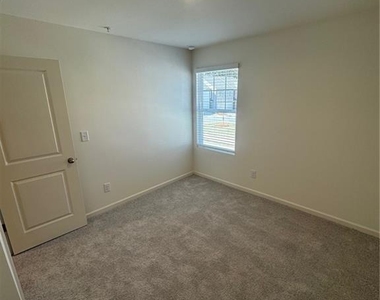 3009 Acacia Circle - Photo Thumbnail 8