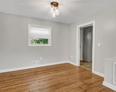 2692 Rockcliff Road Se - Photo Thumbnail 5