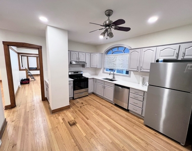 5833 W Peterson Avenue - Photo Thumbnail 1