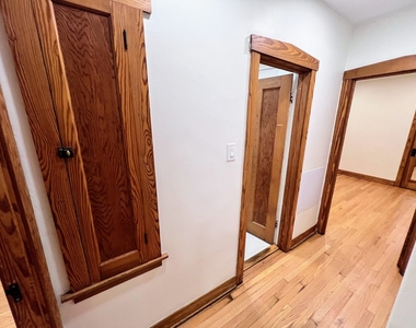 5833 W Peterson Avenue - Photo Thumbnail 8
