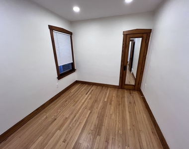 5833 W Peterson Avenue - Photo Thumbnail 10
