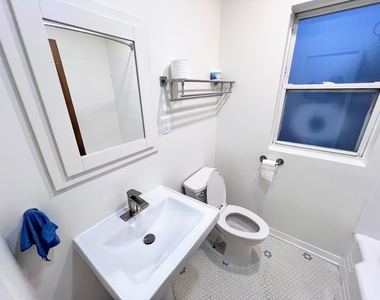 5833 W Peterson Avenue - Photo Thumbnail 11
