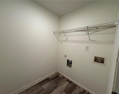 2485 Emma Way - Photo Thumbnail 14