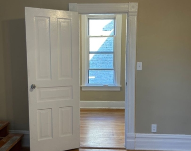 862 N Hermitage Avenue - Photo Thumbnail 7