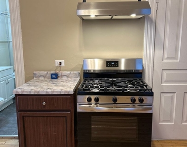 862 N Hermitage Avenue - Photo Thumbnail 3