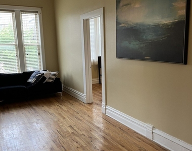 4429 S Calumet Avenue - Photo Thumbnail 3