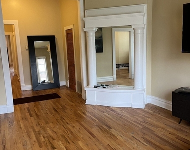 4429 S Calumet Avenue - Photo Thumbnail 4
