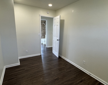 2319 Pinehurst Drive - Photo Thumbnail 11