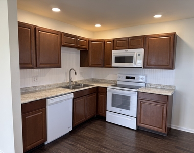2319 Pinehurst Drive - Photo Thumbnail 4