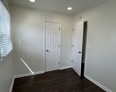 2319 Pinehurst Drive - Photo Thumbnail 9