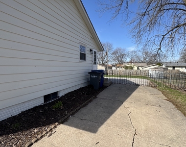 2319 Pinehurst Drive - Photo Thumbnail 19