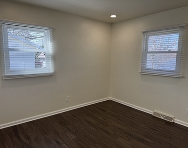 2319 Pinehurst Drive - Photo Thumbnail 6