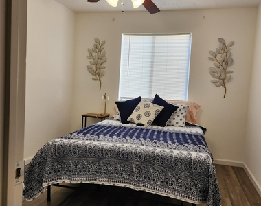 3622 Fiddlers Green Drive - Photo Thumbnail 8