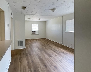 1241 Chevy Chase Street - Photo Thumbnail 4