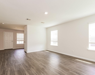 2438 Gibbs Bend Court - Photo Thumbnail 9
