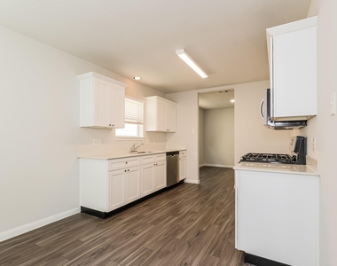 2438 Gibbs Bend Court - Photo Thumbnail 5