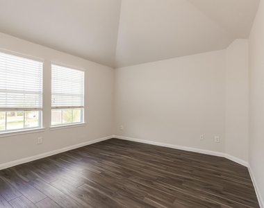 2438 Gibbs Bend Court - Photo Thumbnail 10