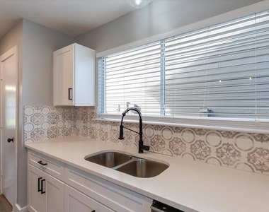 3819 W Traditions Court - Photo Thumbnail 13