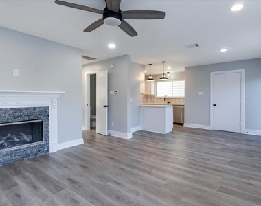 3819 W Traditions Court - Photo Thumbnail 17