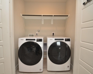 8230 Blue Fish Drive - Photo Thumbnail 5