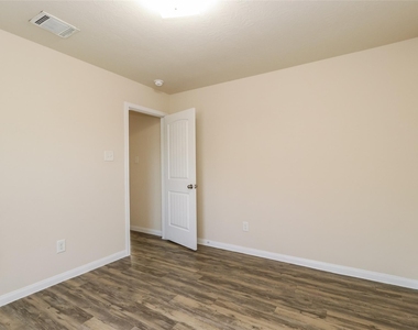 21503 S Werrington Way - Photo Thumbnail 13