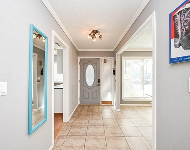 13102 Richmond Avenue - Photo Thumbnail 10