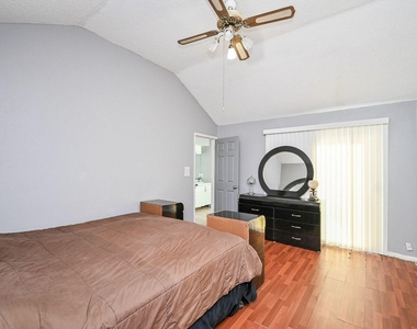 13102 Richmond Avenue - Photo Thumbnail 4