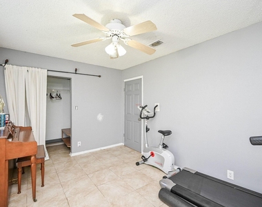 13102 Richmond Avenue - Photo Thumbnail 9