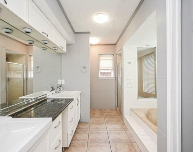 13102 Richmond Avenue - Photo Thumbnail 6