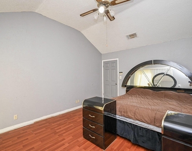 13102 Richmond Avenue - Photo Thumbnail 5