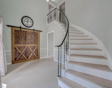 8110 Bent Oak Lane - Photo Thumbnail 4