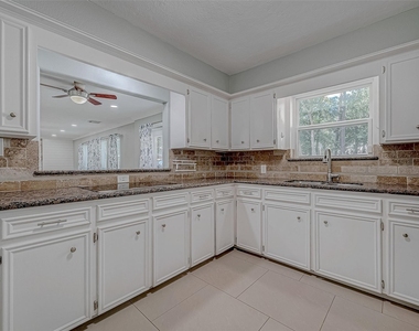8110 Bent Oak Lane - Photo Thumbnail 16