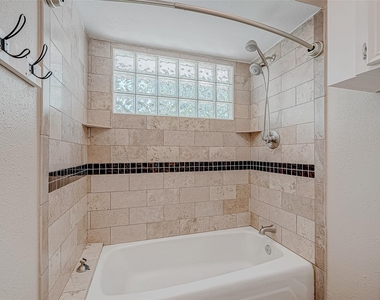 8110 Bent Oak Lane - Photo Thumbnail 32