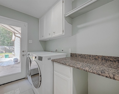 8110 Bent Oak Lane - Photo Thumbnail 20