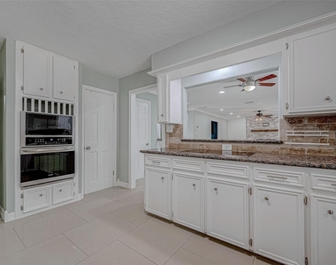 8110 Bent Oak Lane - Photo Thumbnail 17