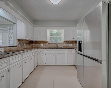 8110 Bent Oak Lane - Photo Thumbnail 15