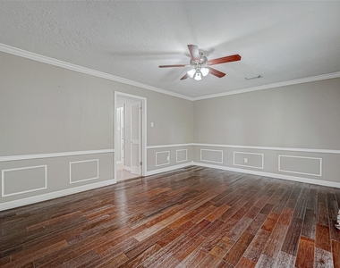 8110 Bent Oak Lane - Photo Thumbnail 7
