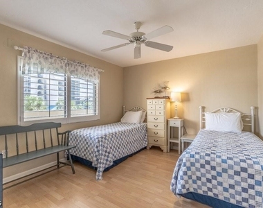 10475 Gulf Shore Drive - Photo Thumbnail 12