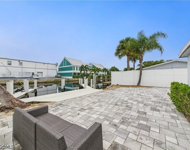 567 13th Street N - Photo Thumbnail 22
