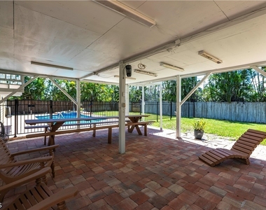 15410 Allen Way - Photo Thumbnail 4