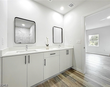 912 Anthony Street E - Photo Thumbnail 8