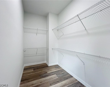 912 Anthony Street E - Photo Thumbnail 7