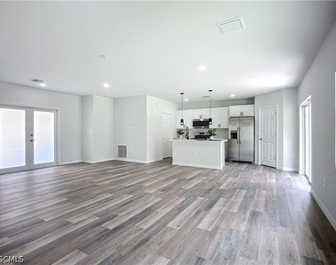 912 Anthony Street E - Photo Thumbnail 1
