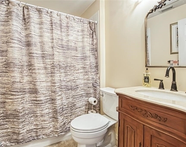 10092 Oakhurst Way - Photo Thumbnail 5