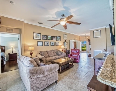 10092 Oakhurst Way - Photo Thumbnail 13
