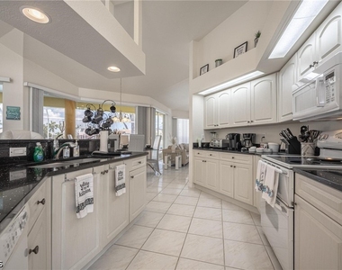 4412 Sw 26th Avenue - Photo Thumbnail 7