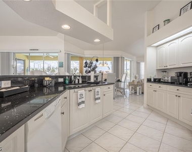 4412 Sw 26th Avenue - Photo Thumbnail 6