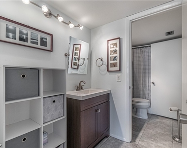 6220 Augusta Drive - Photo Thumbnail 7