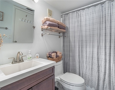 6220 Augusta Drive - Photo Thumbnail 8