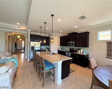 3920 King Edwards Street - Photo Thumbnail 6